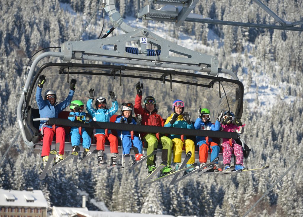 Familienspaß - Saisonstart im Skigebiet Oberjoch mit Kurs- und Betreuungskonzept 2 familienskigebiet oberjoch 2022 03 Janes Magazin